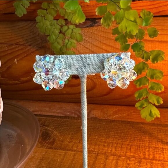 Vintage Aurora Borealis Crystal Bead Cluster Clip-On Earrings Retro Sparkling - Picture 5 of 8